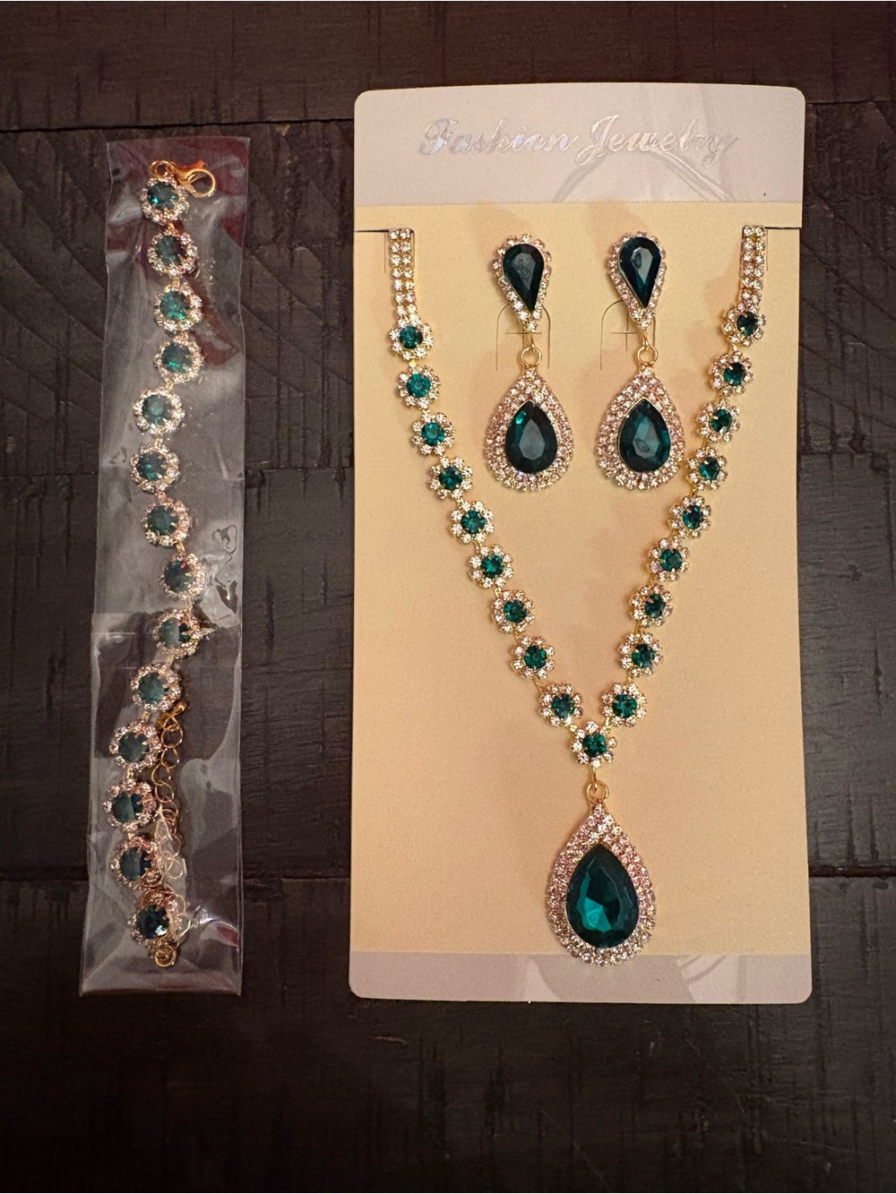 Fashion Jewelry Emerald Green Teardrop Necklace, Bracelet & Earring Set
